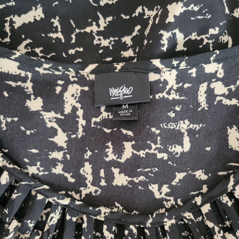 Chic Black and Cream Patterned Dress - Picture 3 of 5